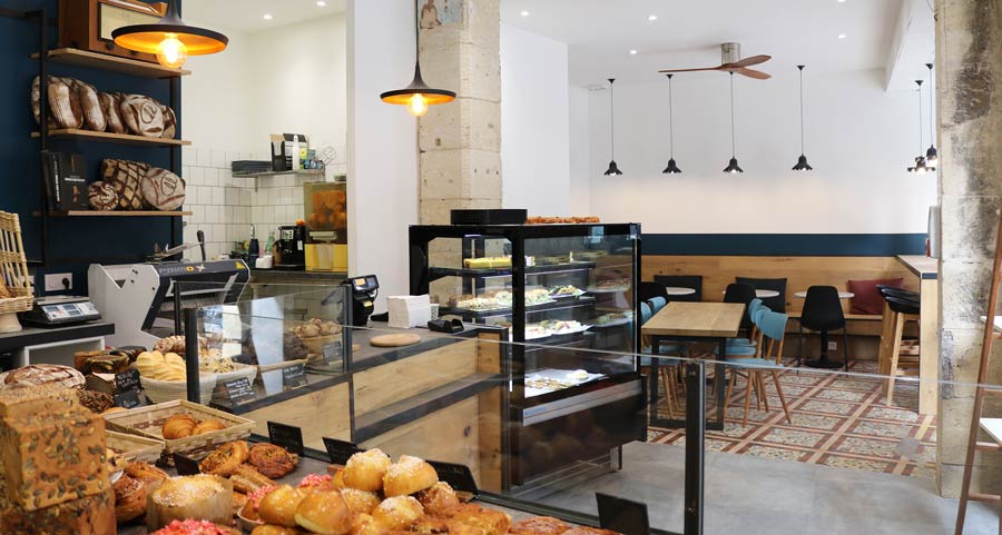Rénovation d'une boulangerie artisanale par un architecte spécialisé dans l'aménagement de boutiques et de magasins en région Auvergne-Rhône-Alpes
