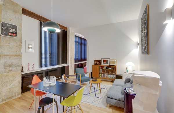 Ce studio type loft est transformé en appartement 3 pièce par un architecte à Lyon