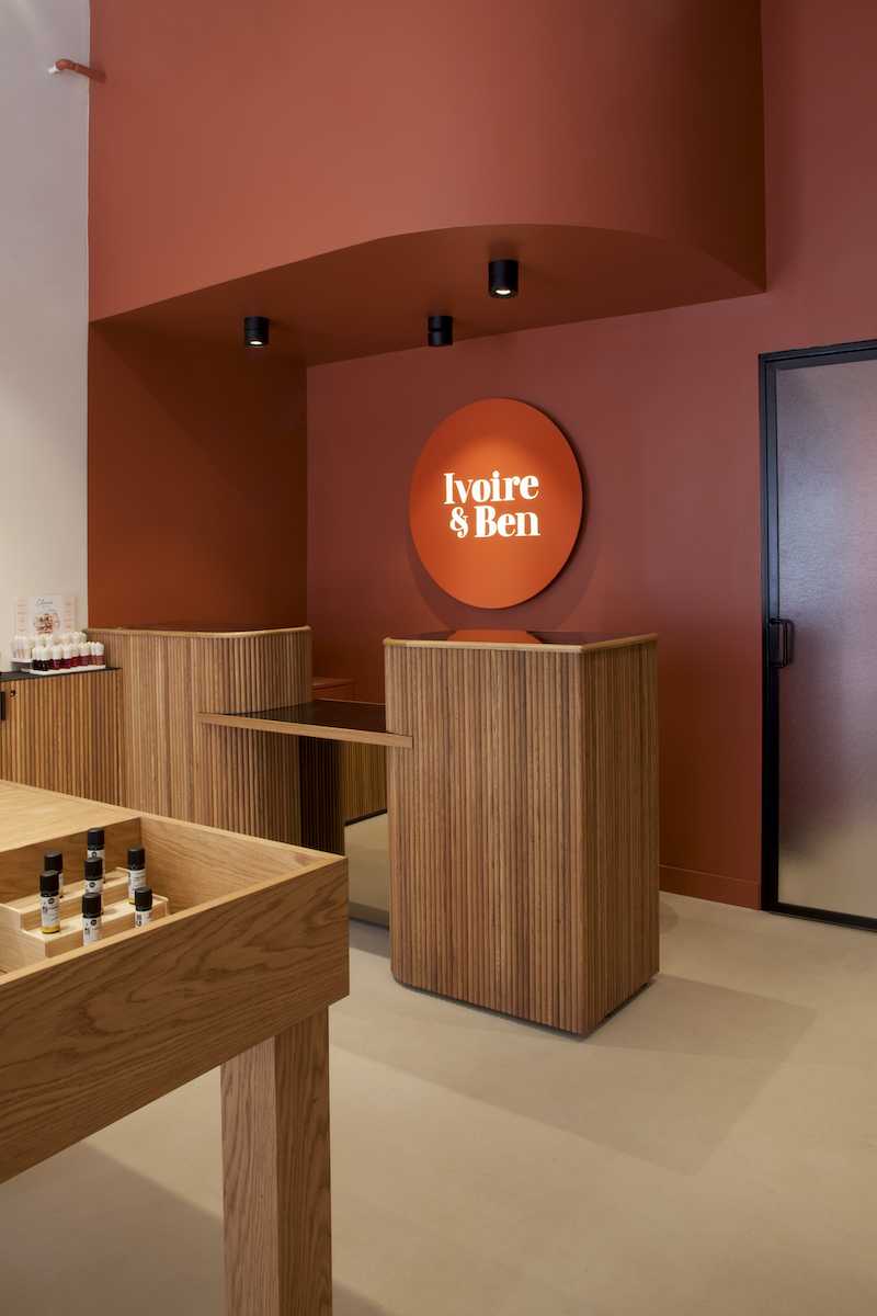 Création d'un concept store beauté et bien-être -  comptoir en bois massif