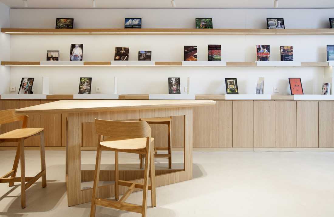 Interior design of a travel agency in the Rhône area