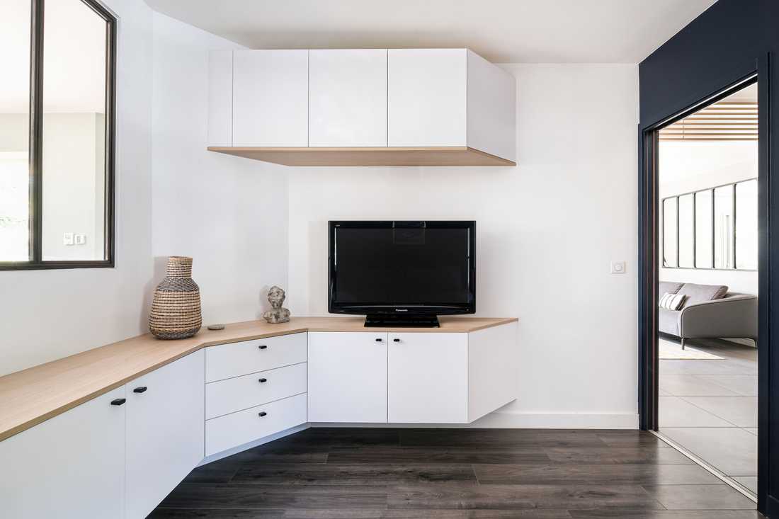 Aménagement d'un espace tv adapté aux PMR dans une maison à Lyon