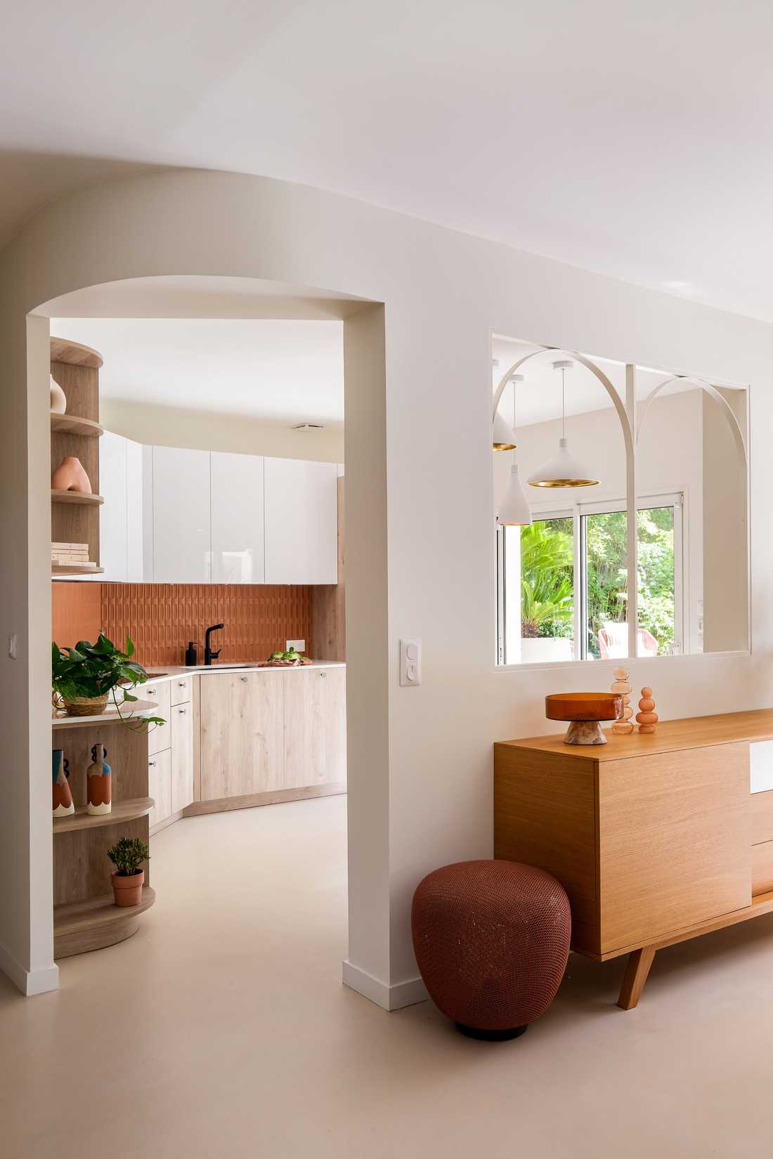 Cuisine semi-ouverte avec verrière