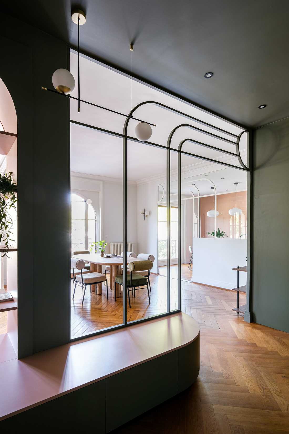 Verrière en acier conçue sur mesure par un architecte d'intérieur à Lyon