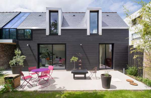 Maison mitoyenne au style contemporain réalisée par un architecte d'intérieur à Lyon