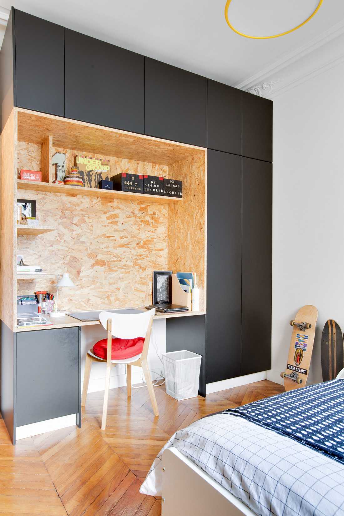 Espace bureau dans une chambre