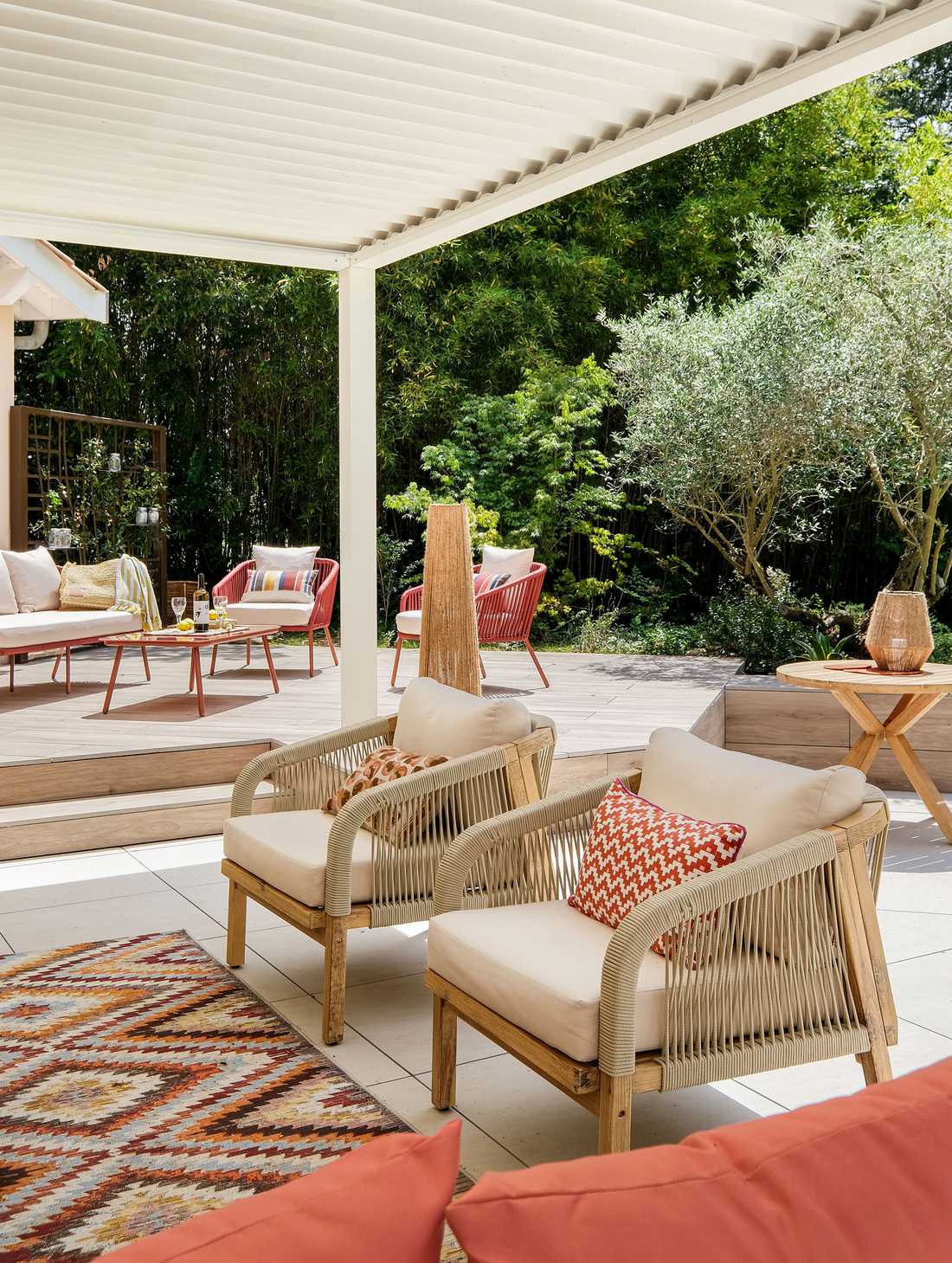 Covered terrace with garden furniture designed by a landscaper in Auvergne-Rhône-Alpes region