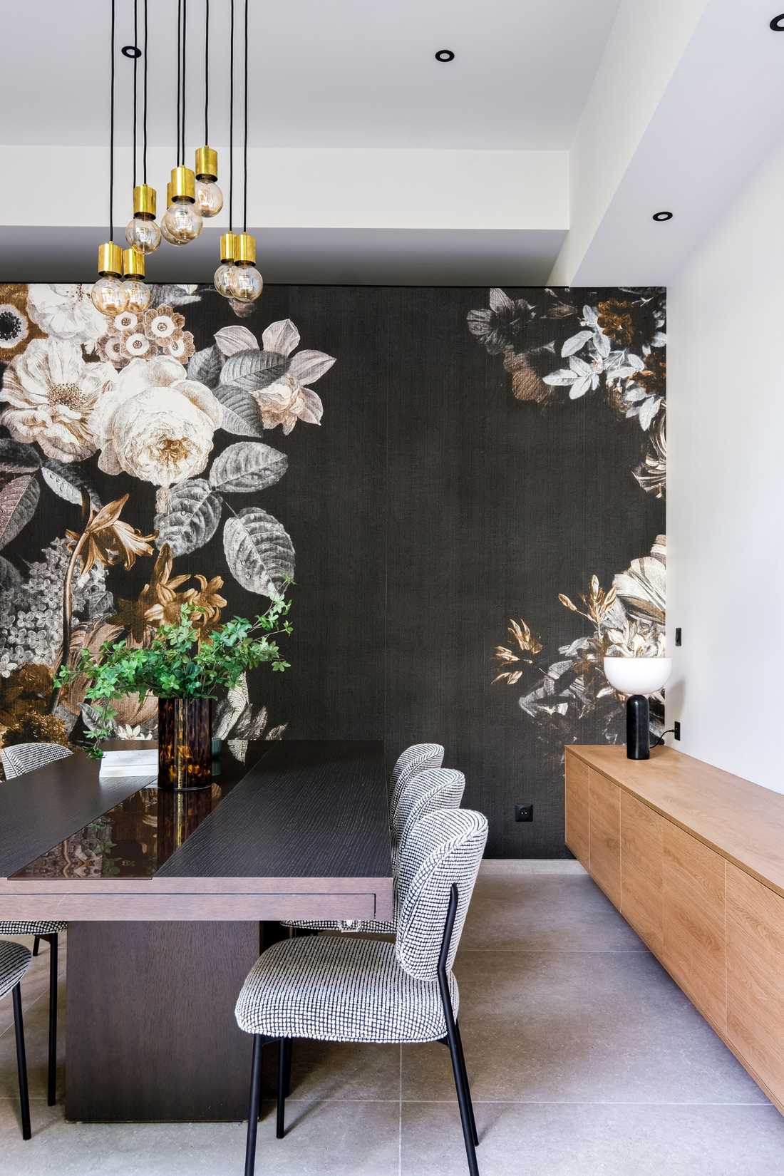 Salle pour les repas dans la maison d'hôtes