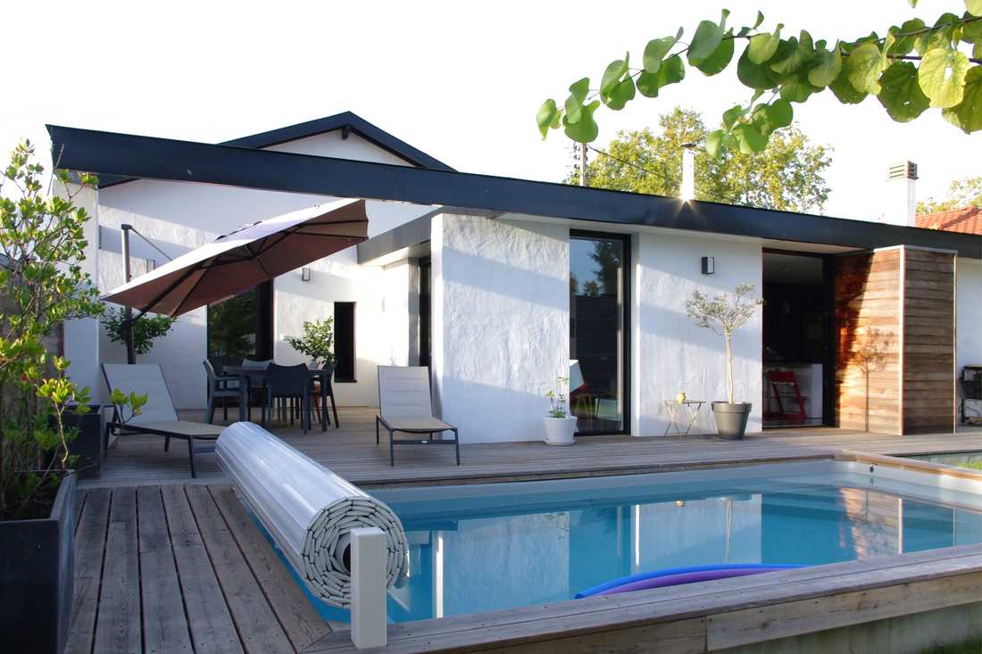 Aménagement d'une piscine par un architecte spécialiste des extensions de maison à Lyon