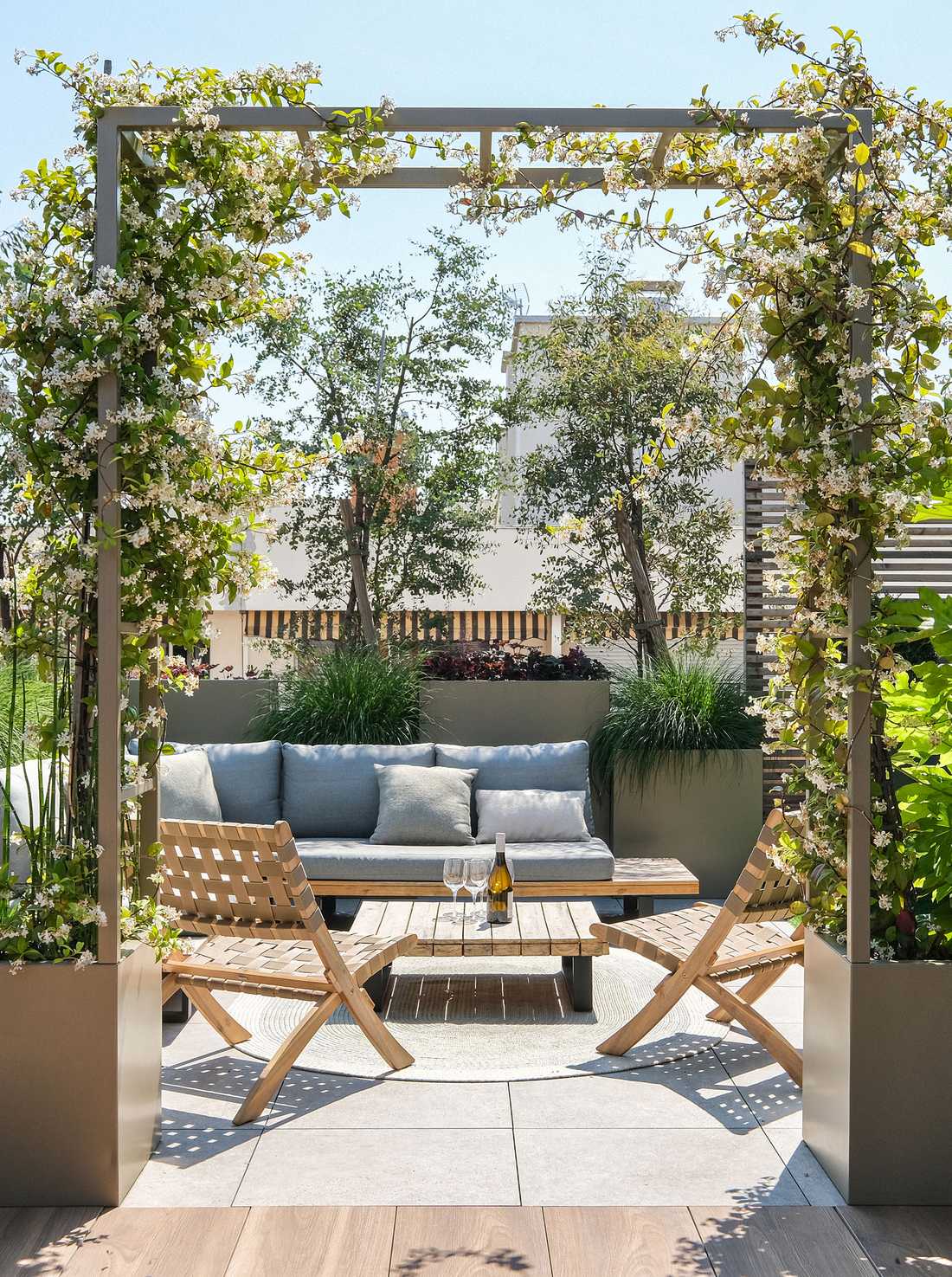 Aménagement de la terrasse d'un appartement neuf à Lyon