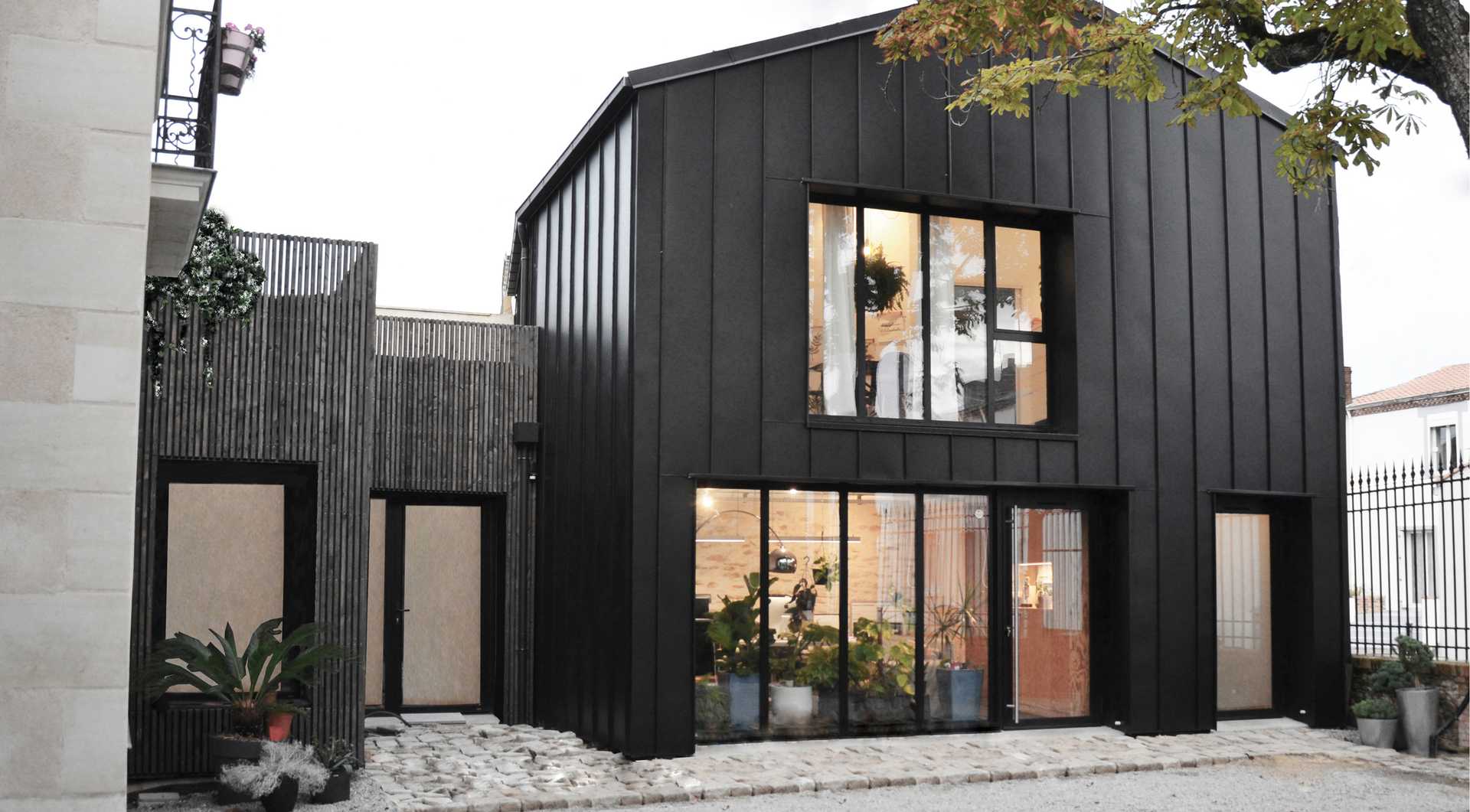 Extension contemporaine d'une maison de ville réalisée par un architecte à Lyon