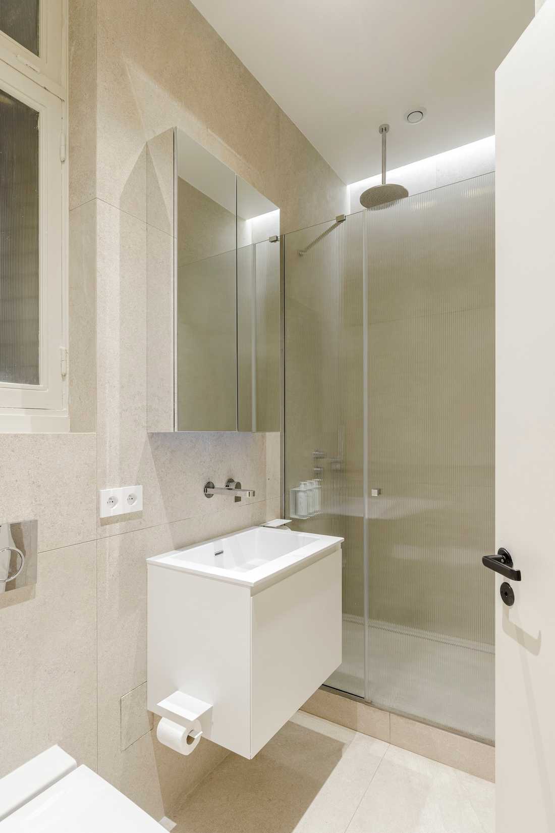 Rénovation complète appartement Art Déco - salle de bain blanche