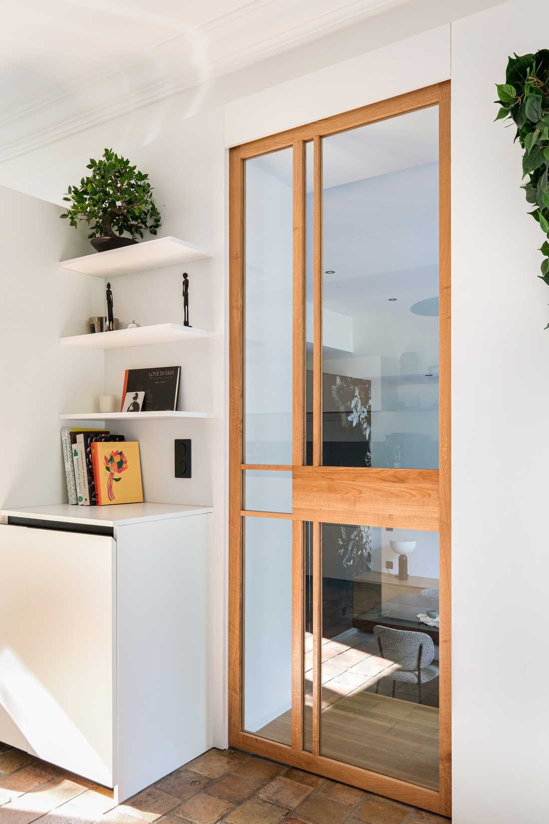 Porte intérieur vitrée graphique en bois