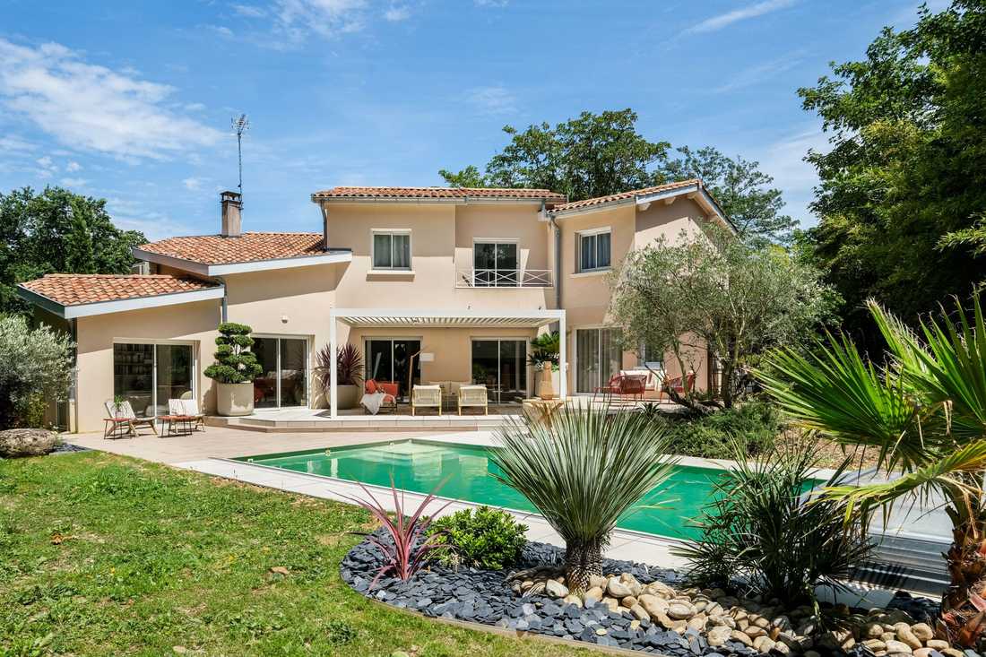 Aménagement paysager pour une villa contemporaine à proximité de lyon