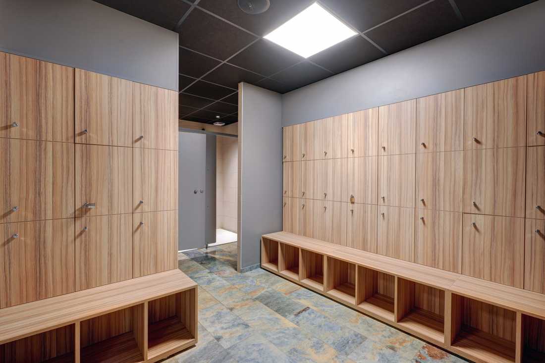 Vestiaires après les travaux d'aménagement