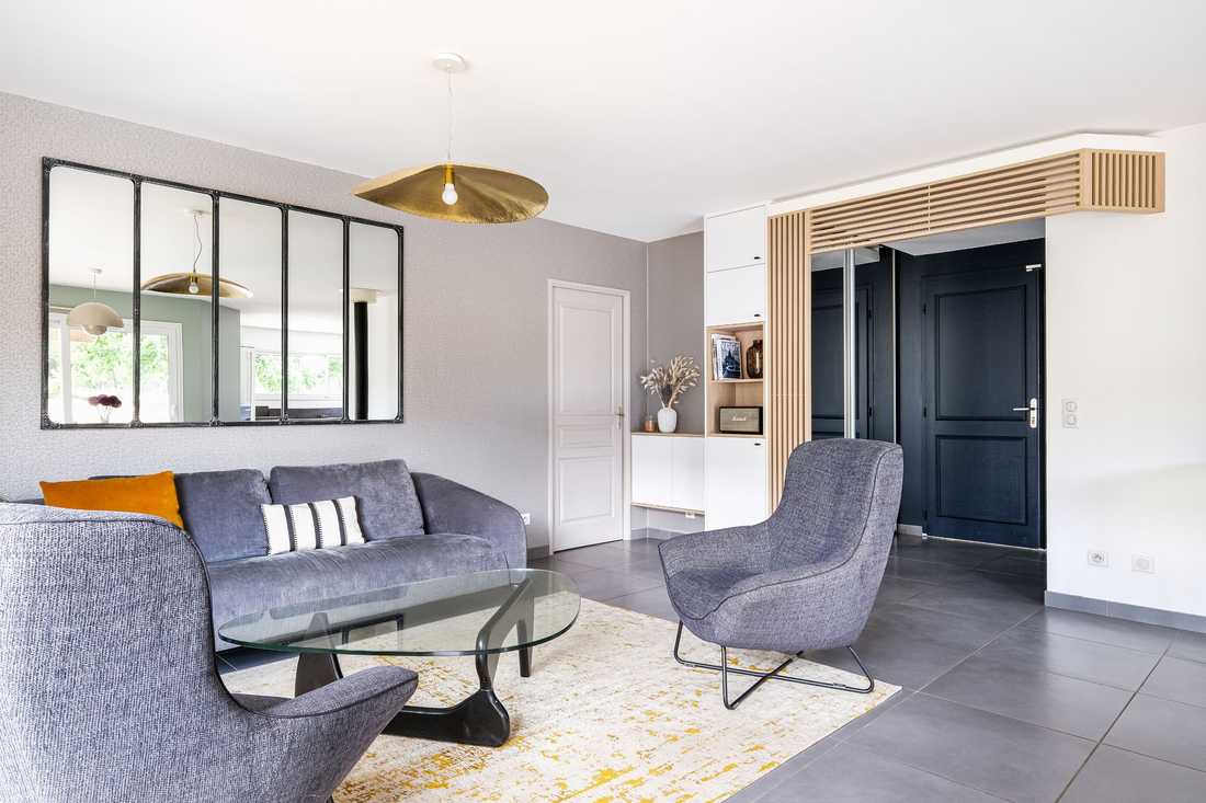 Salon et entrée d'une maison aménagée pour les PMR par un architecte d'intérieur