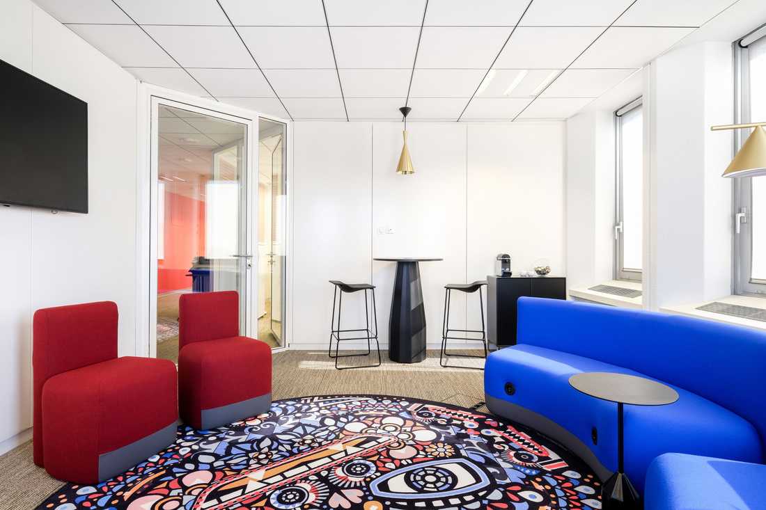 Table de signature dans un office notarial aménagé par un architecte d'intérieur