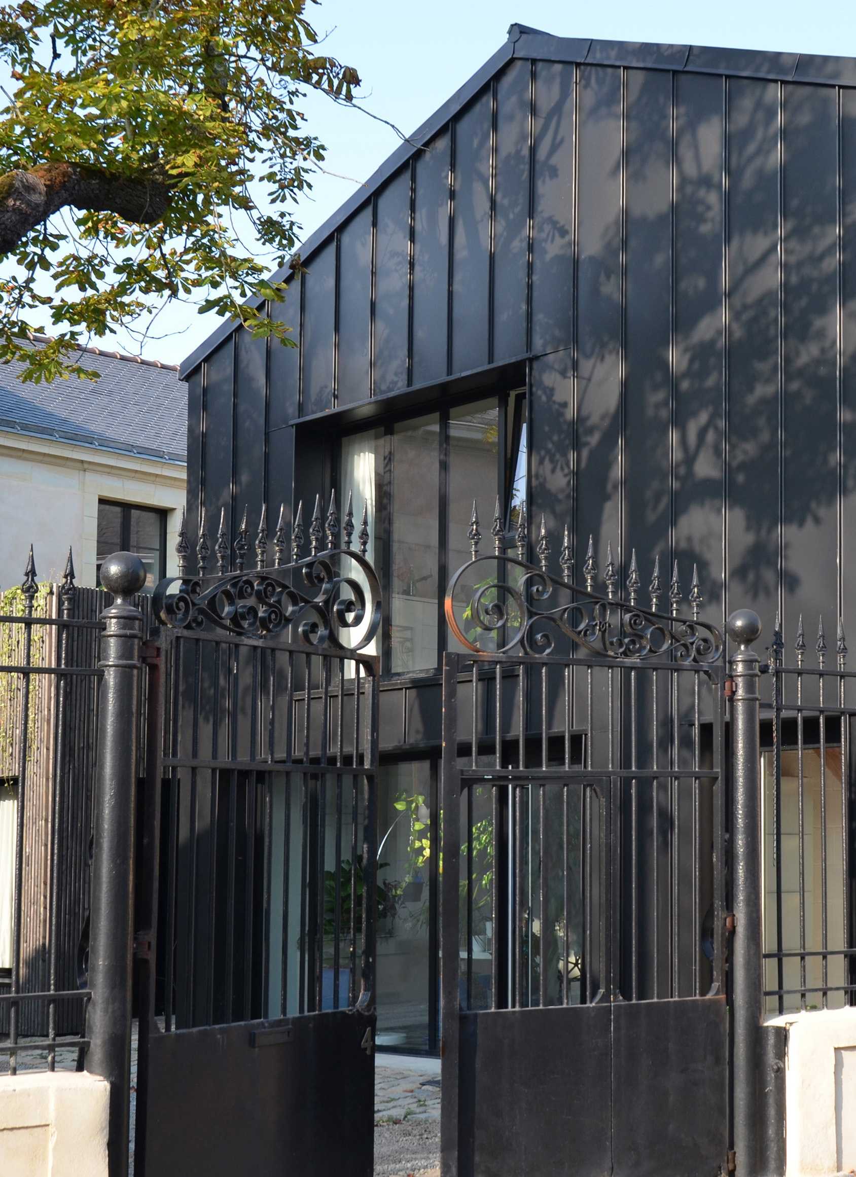 Extension of an old house designed by an architect in the Lyon region