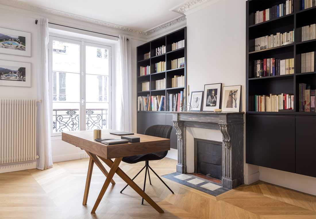 Bureau design dans un appartement haussmannien dans le Rhône