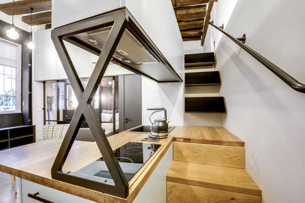 Escalier sur mesure vers une mezzanine