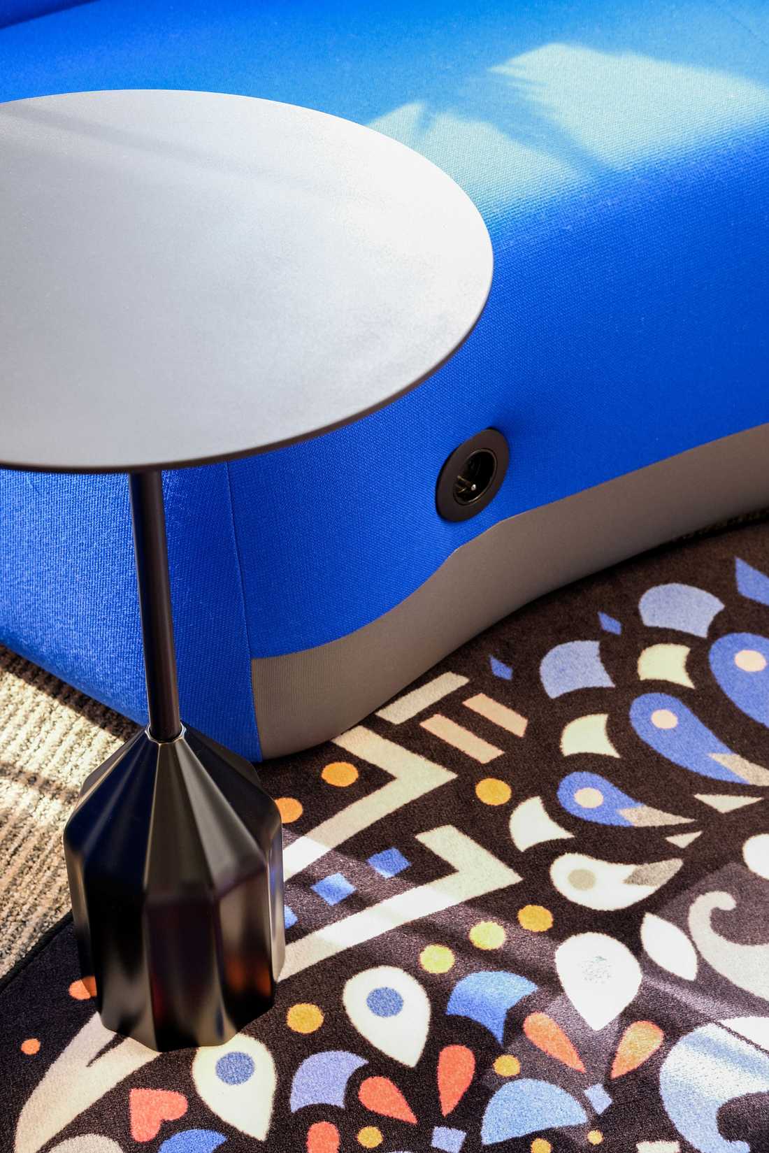 Tapis graphique dans la salle de signature