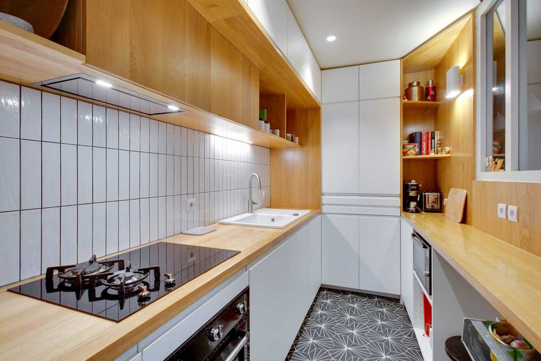 Cuisine avec plan de travail en bois